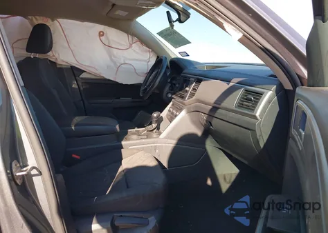 2019 Volkswagen Atlas 2.0T S z USA, uszkodzony, nr VIN 1V2AP2CA3KC589089